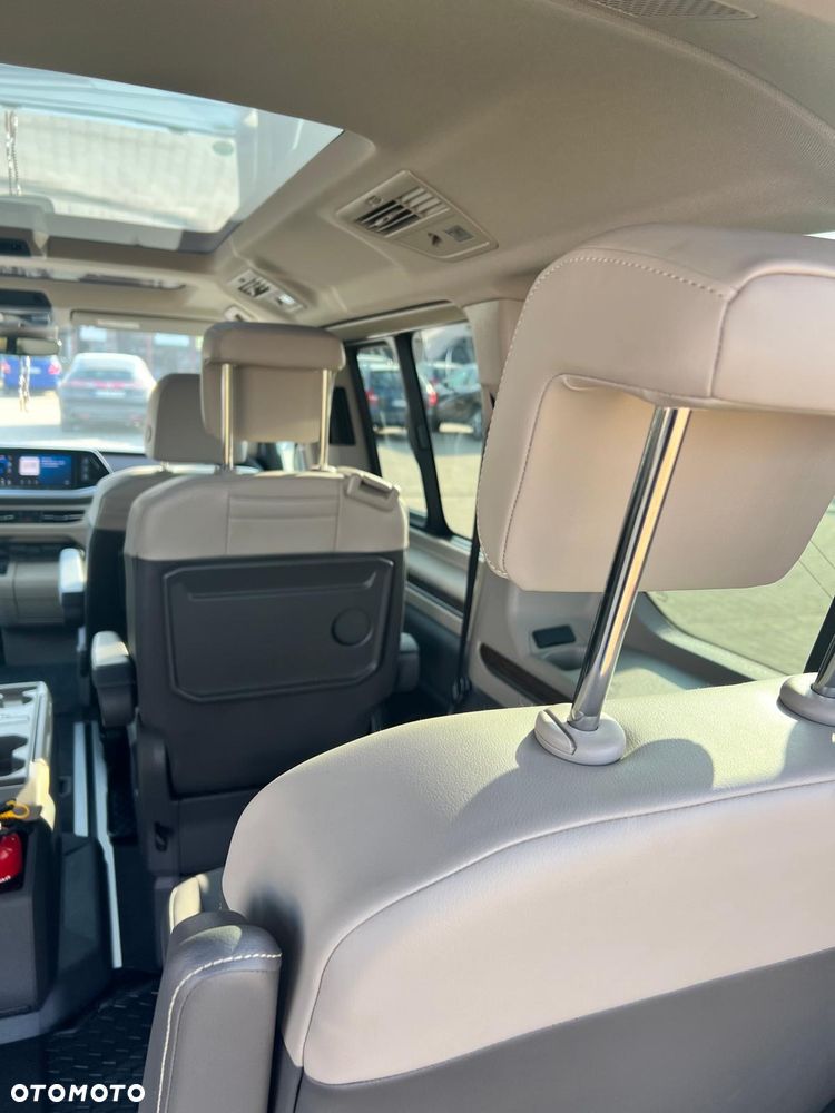 Volkswagen Multivan - 17