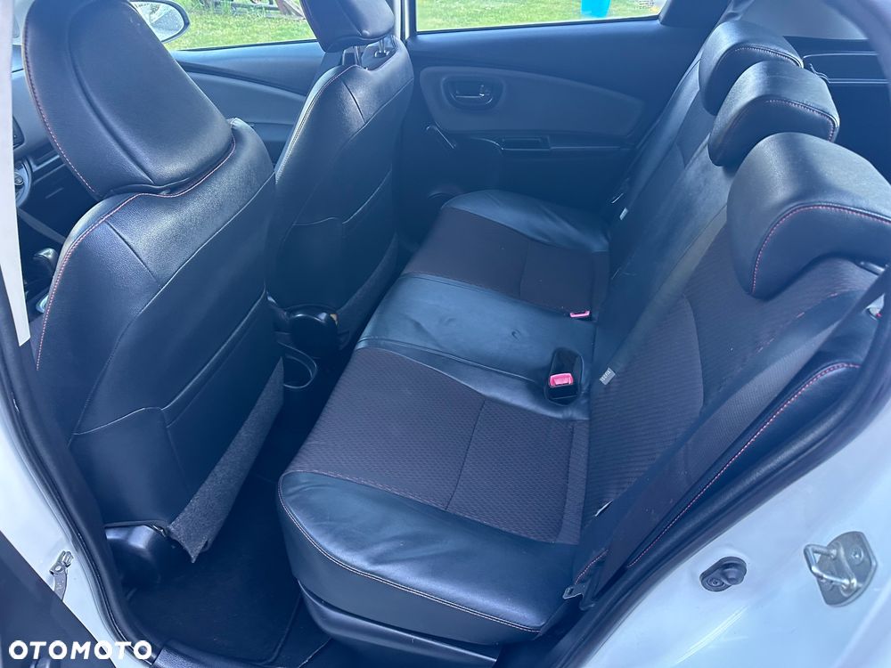 Toyota Yaris Hybrid 100 Premium - 11