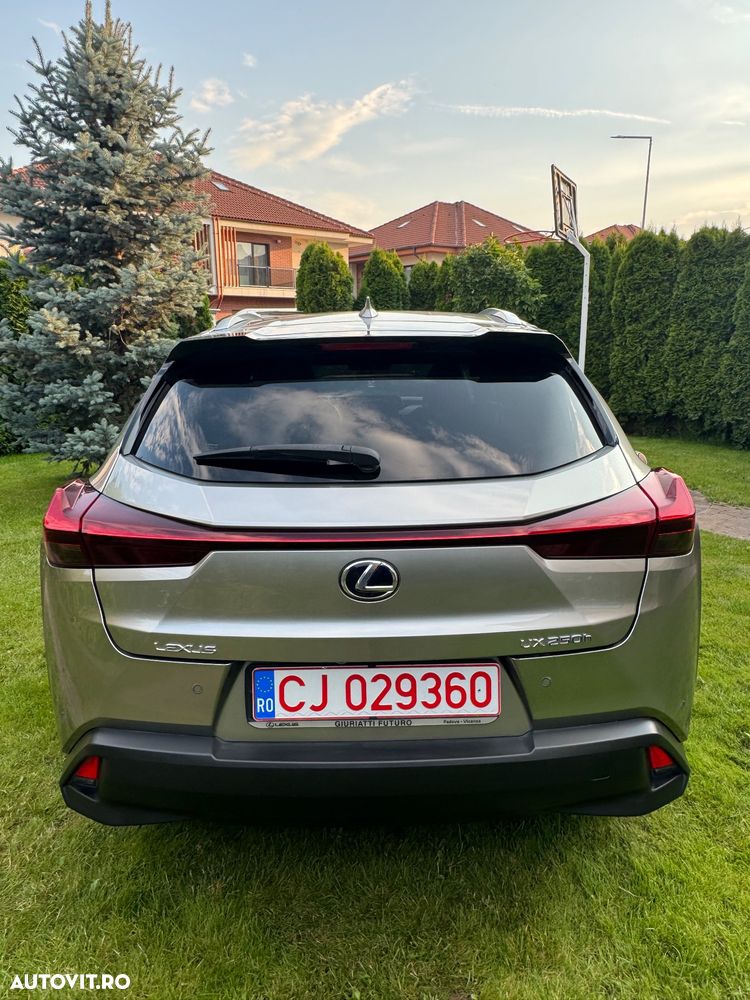Lexus UX - 16