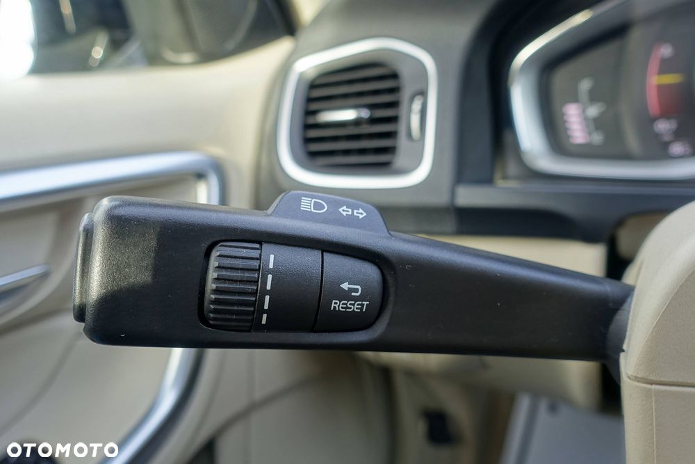 Volvo V60 Cross Country D4 Geartronic Summum - 27