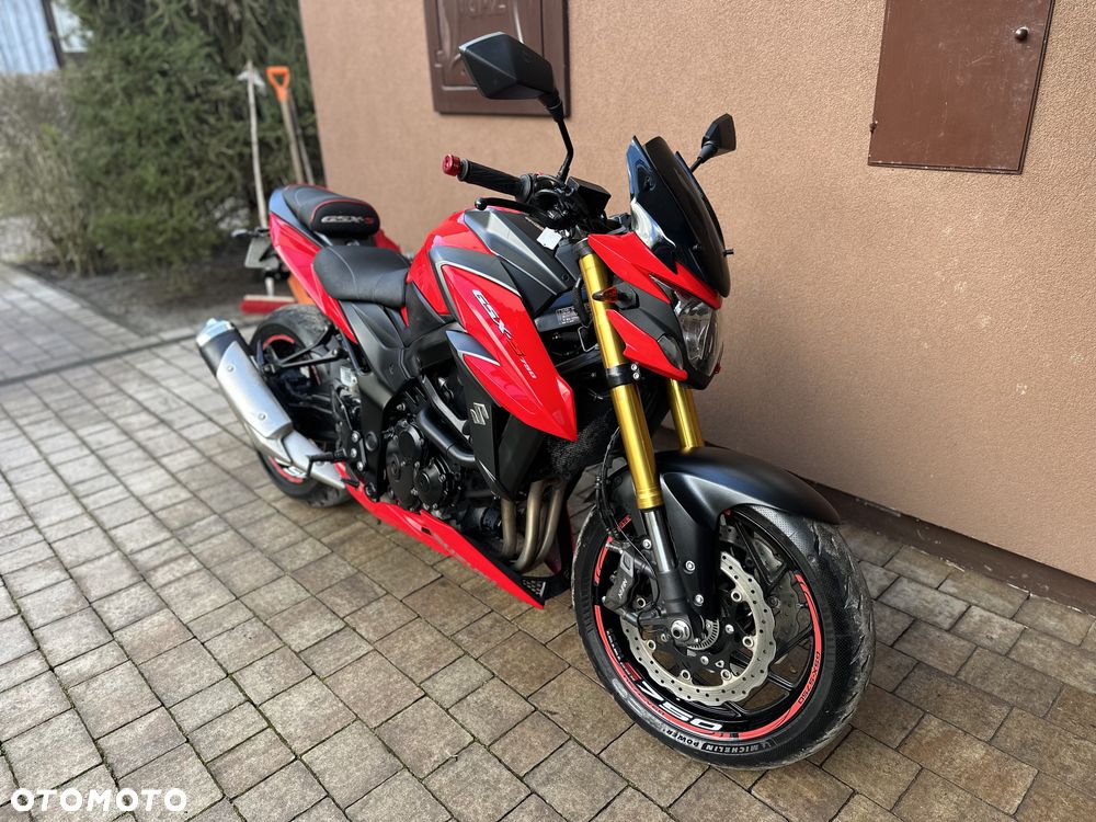 Suzuki GSX - 13