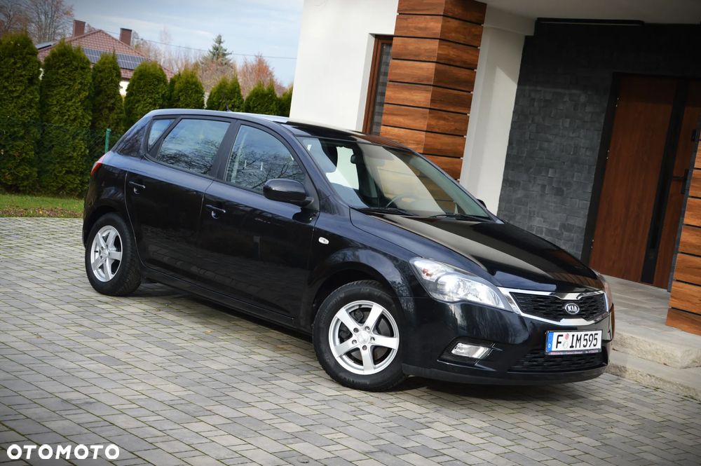 Kia Ceed 1.4 CVVT Dream-Team Edition - 3