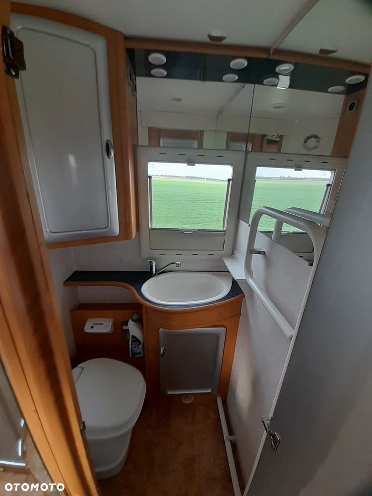 Mercedes-Benz Sprinter - 25