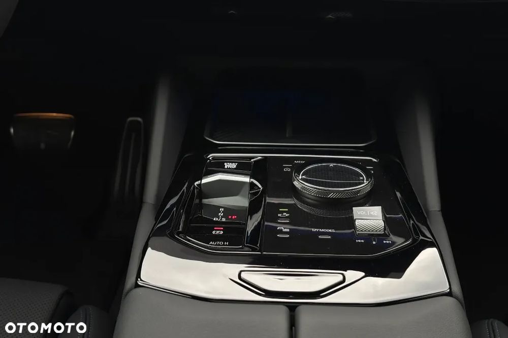 BMW Seria 5 520d xDrive mHEV - 17