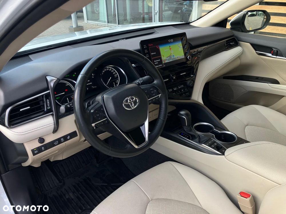 Toyota Camry 2.5 Hybrid Executive CVT - 32
