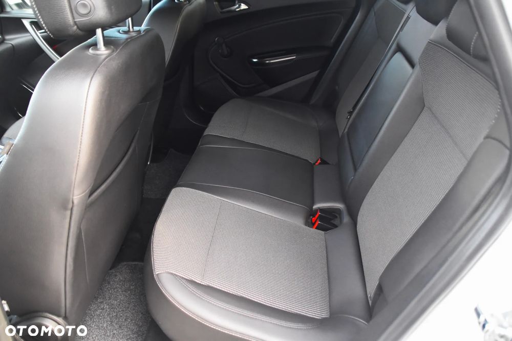 Opel Astra 1.6 Turbo White Edition - 9