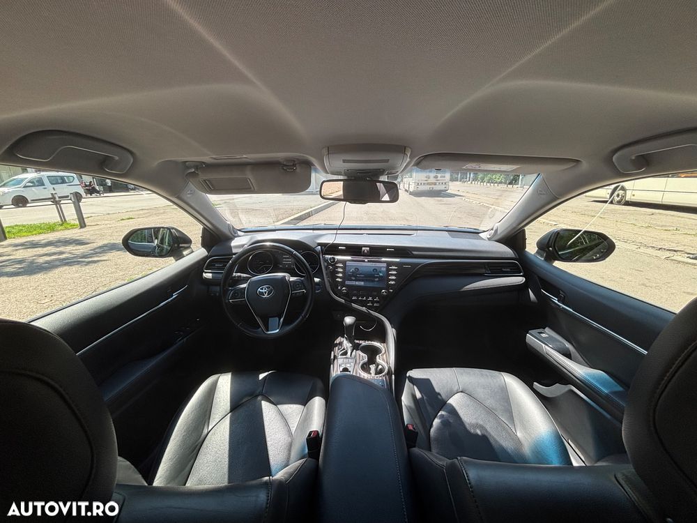 Toyota Camry Luxury - 8