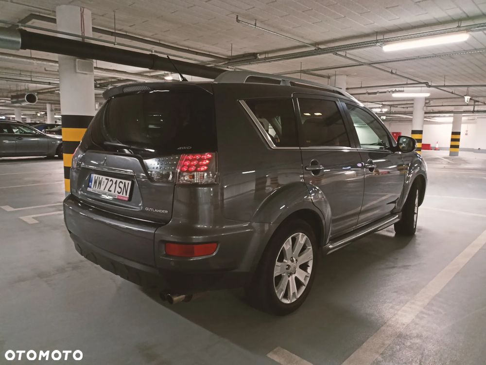 Mitsubishi Outlander 2.0 DID Instyle NAVI - 14