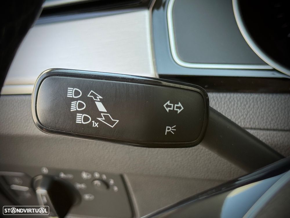 VW Passat 2.0 TDI Highline - 25