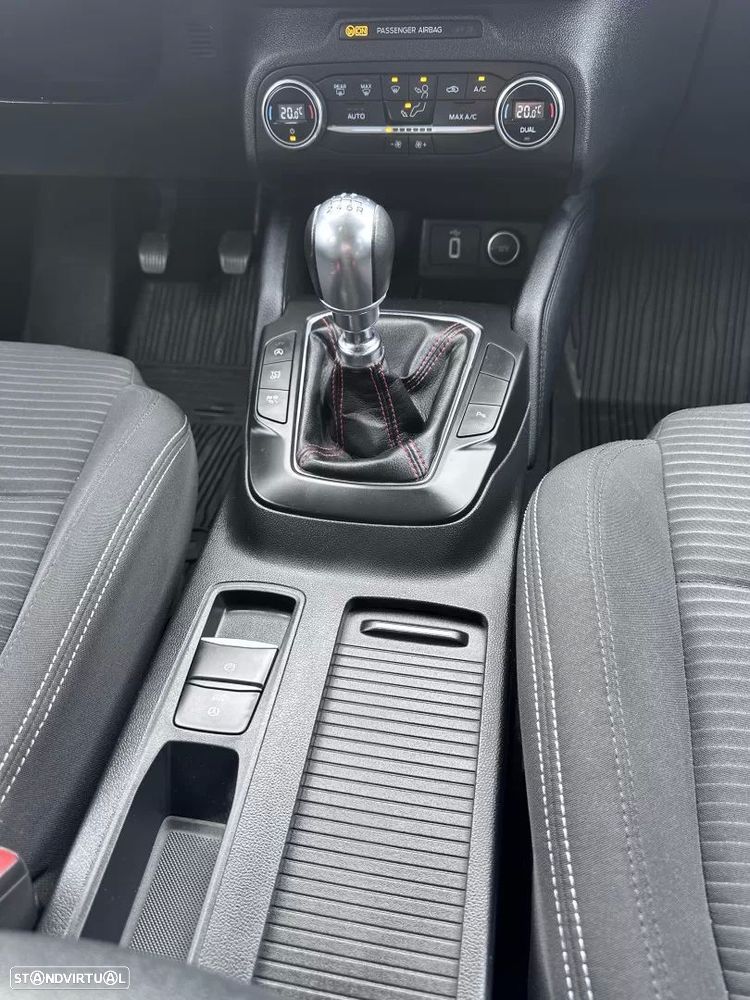 Ford Focus 1.0 EcoBoost S&S TITANIUM - 45