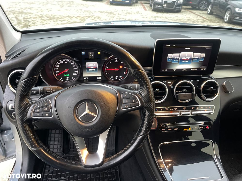 Mercedes-Benz GLC 220 d 4Matic 9G-TRONIC Exclusive - 37
