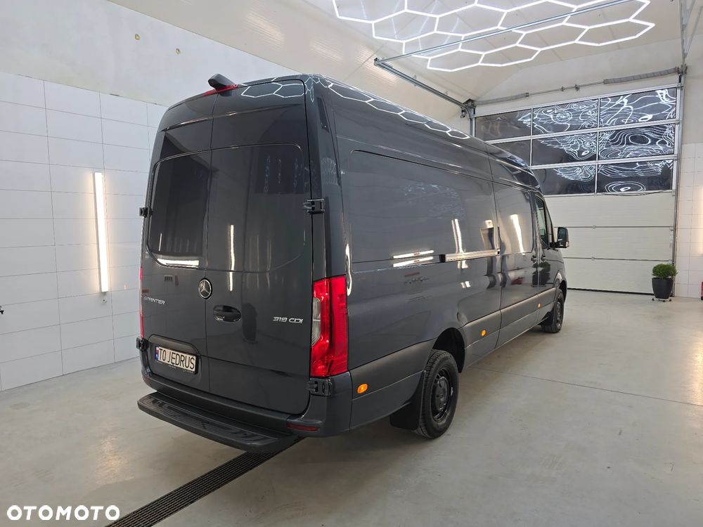 Mercedes-Benz SPRINTER 319 3.0 V6 CDI AUTOMAT 4,40Cm Długi SERWIS ASO MERCEDES-BENZ DO OSTATNIEGO km SALON PL FUL LED HIGH PERFORMANCE MBUX z ekranem dotykowym 10,25 cali SIEDZENIE KIEROWCY KOMFORTOWE, HYDRAULICZNE RESOROWANE PODGRZEWANA SZYBA PRZEDNIA TEMPOMAT KAMERA COFANIA LAKIER METALIK - 6