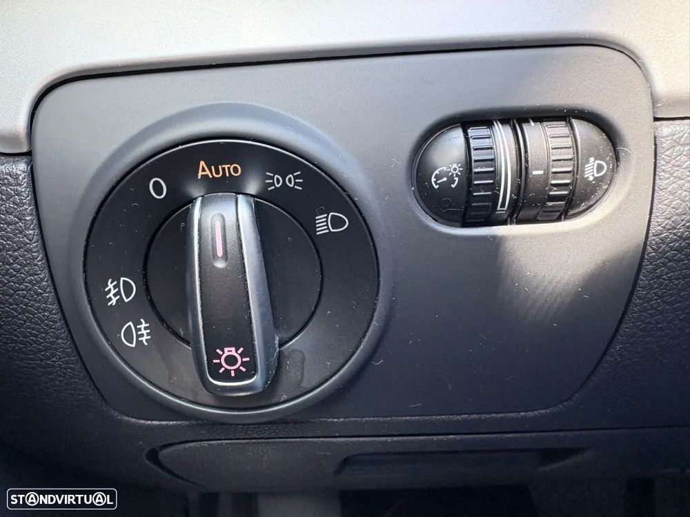 VW Golf 2.0 TDi Highline DSG - 34