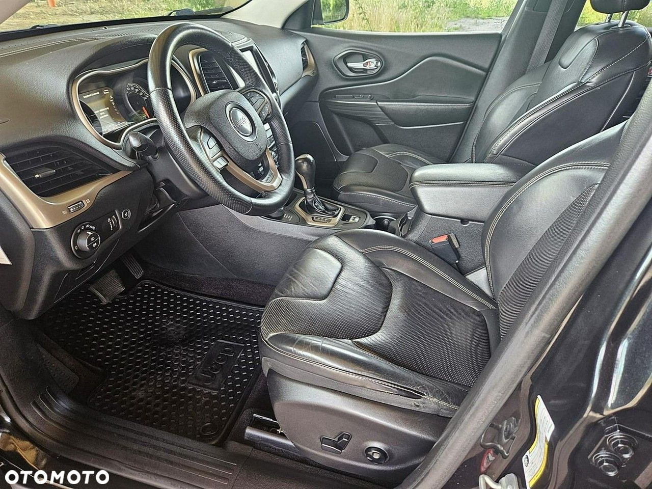 Jeep Cherokee - 30