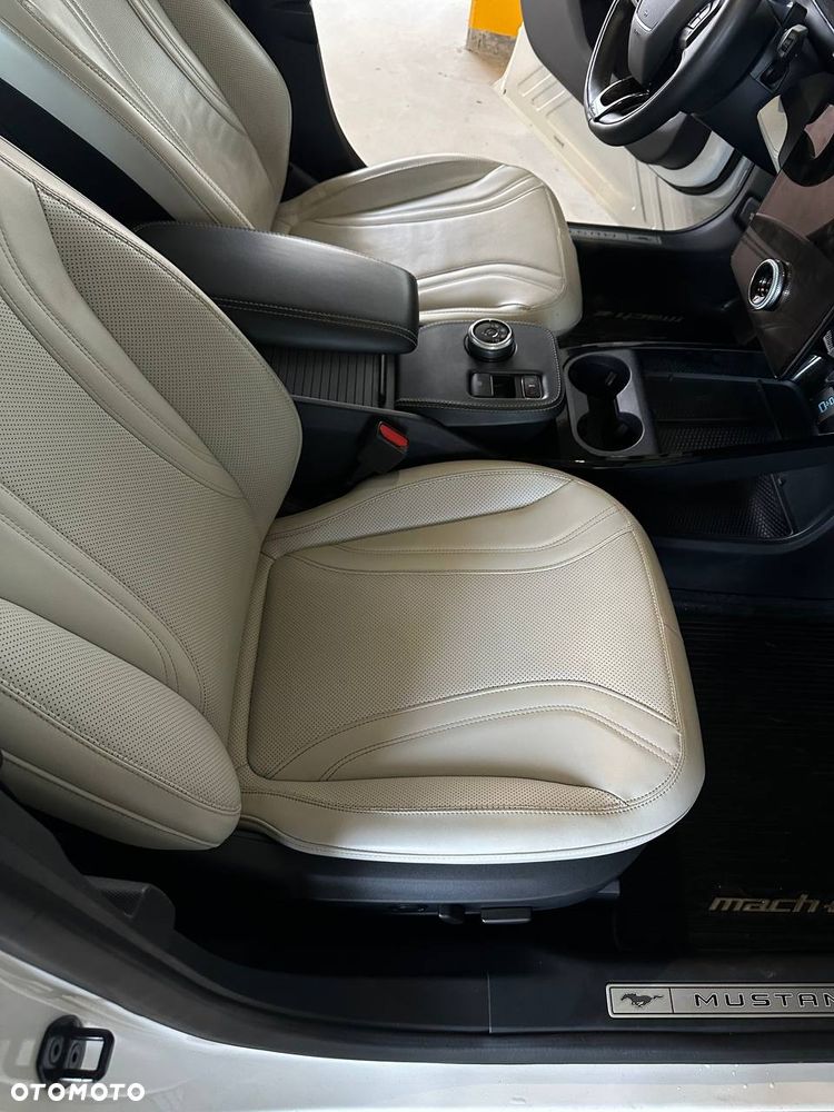 Ford Mustang Mach-E AWD PREMIUM - 15