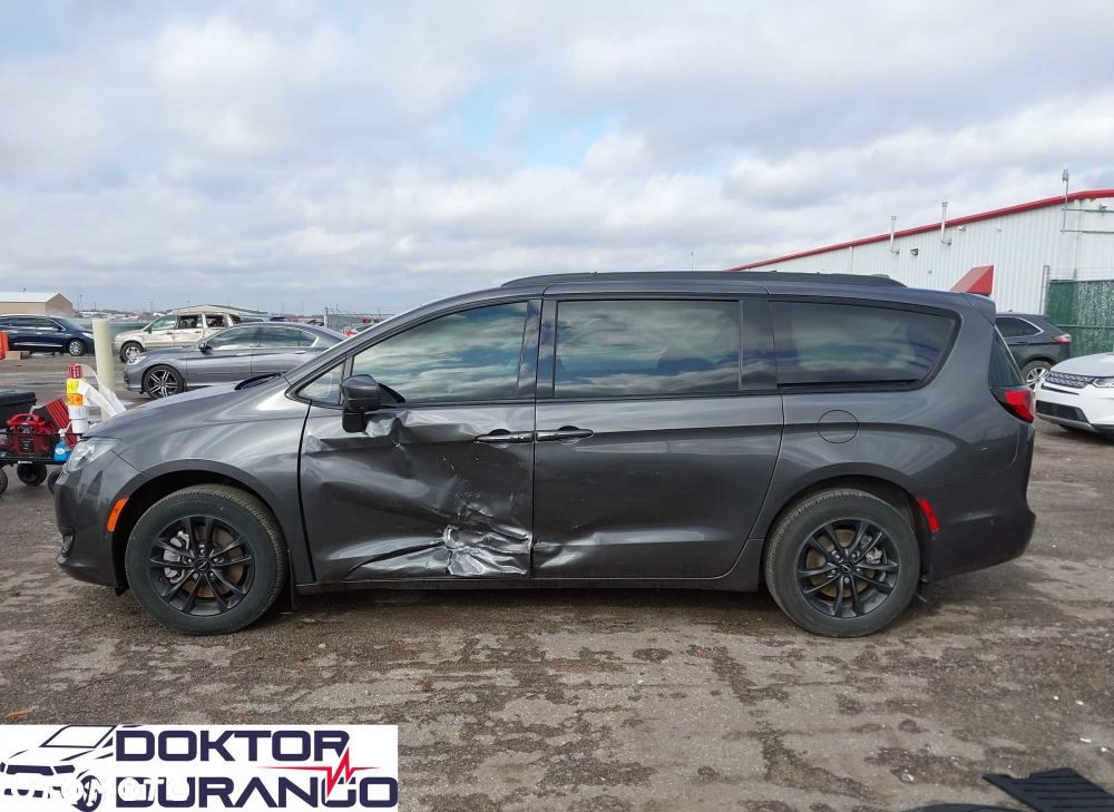 Chrysler Pacifica - 4