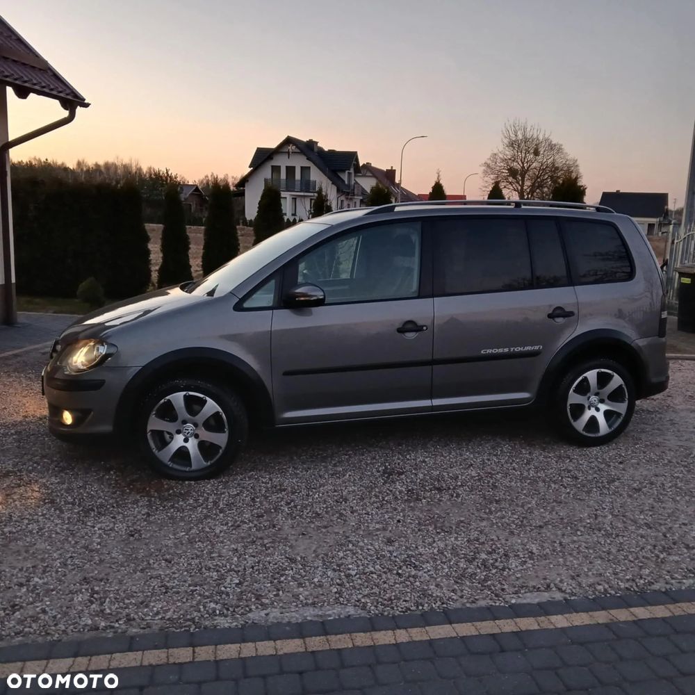 Volkswagen Touran 1.4 TSI Cross - 11