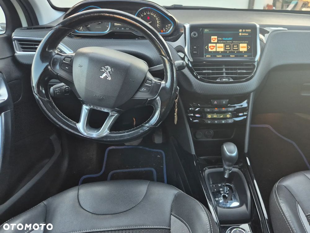 Peugeot 2008 1.2 Pure Tech GPF Allure S&S EAT6 - 11