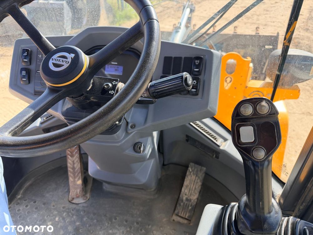 Volvo L30G - 8