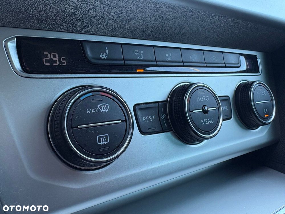 Volkswagen Passat - 26