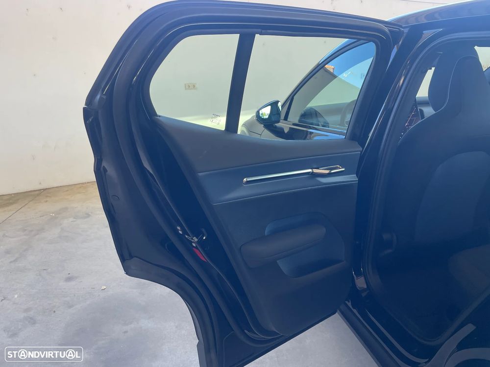Volvo EX30 51 kWh Single Motor Black Edition - 16