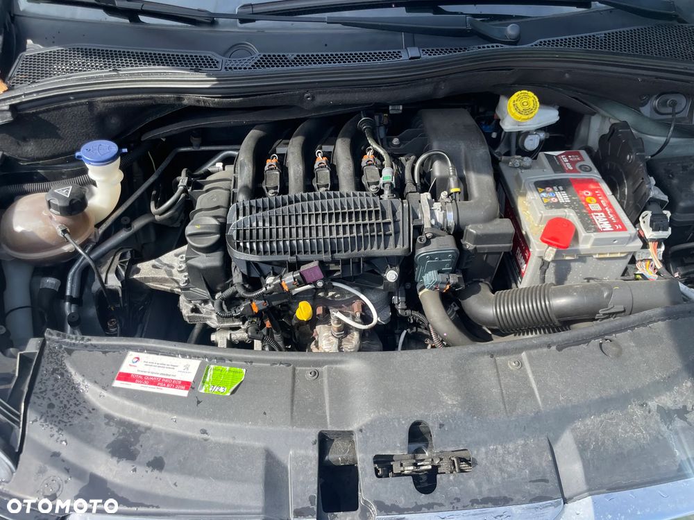 Peugeot 2008 1.2 Pure Tech Style EU6 - 18