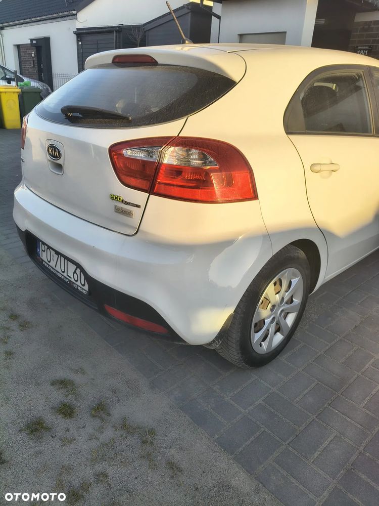 Kia Rio - 14