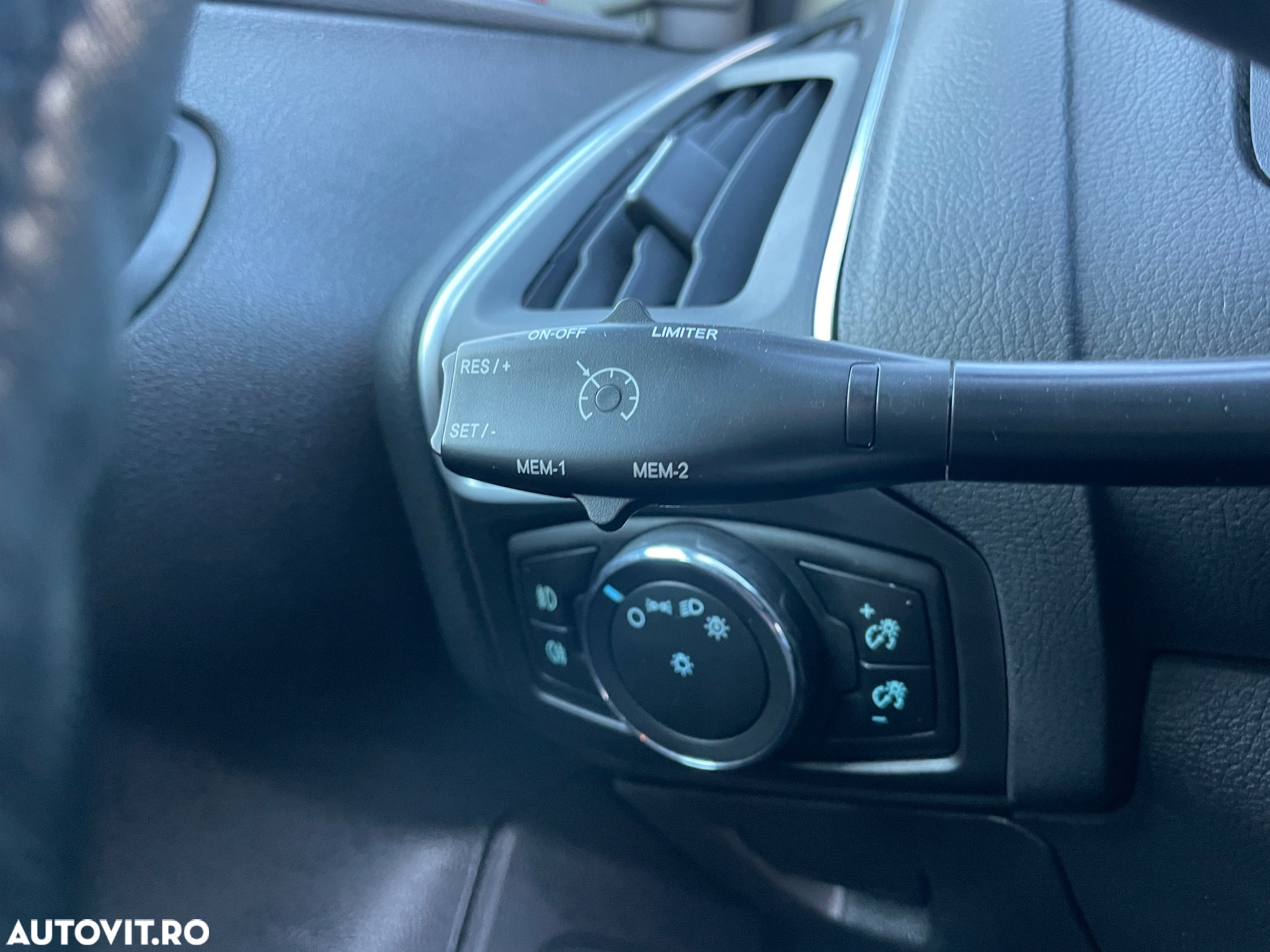 Ford Focus 2.0 TDCI DPF Powershift Titanium - 23