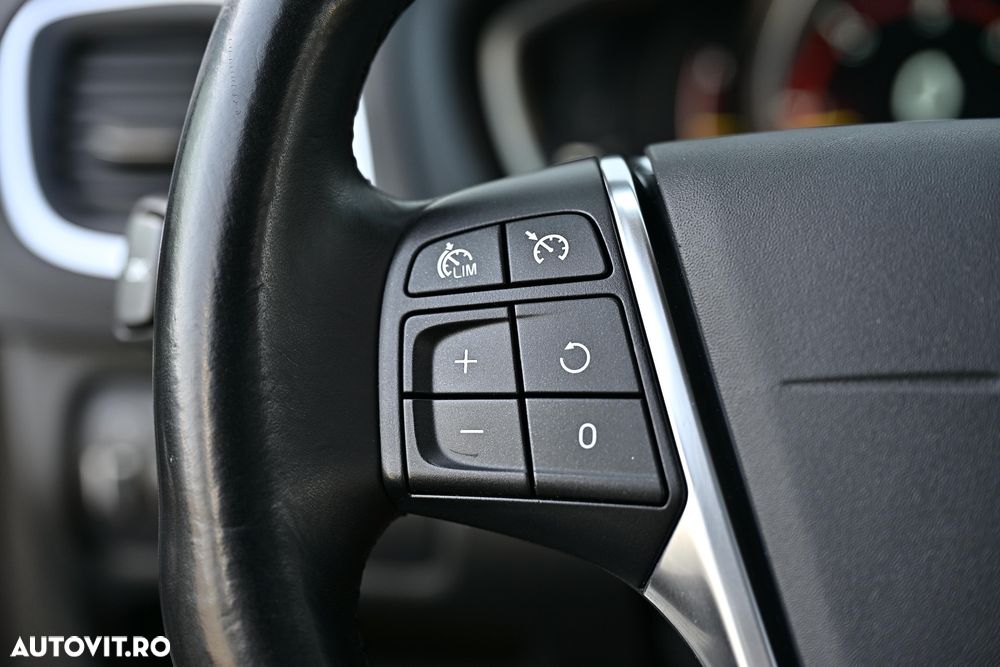 Volvo V40 D3 Geartronic - 29