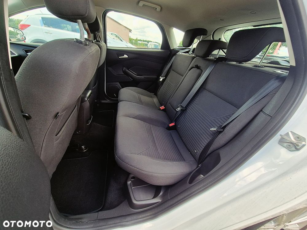 Ford Focus - 32