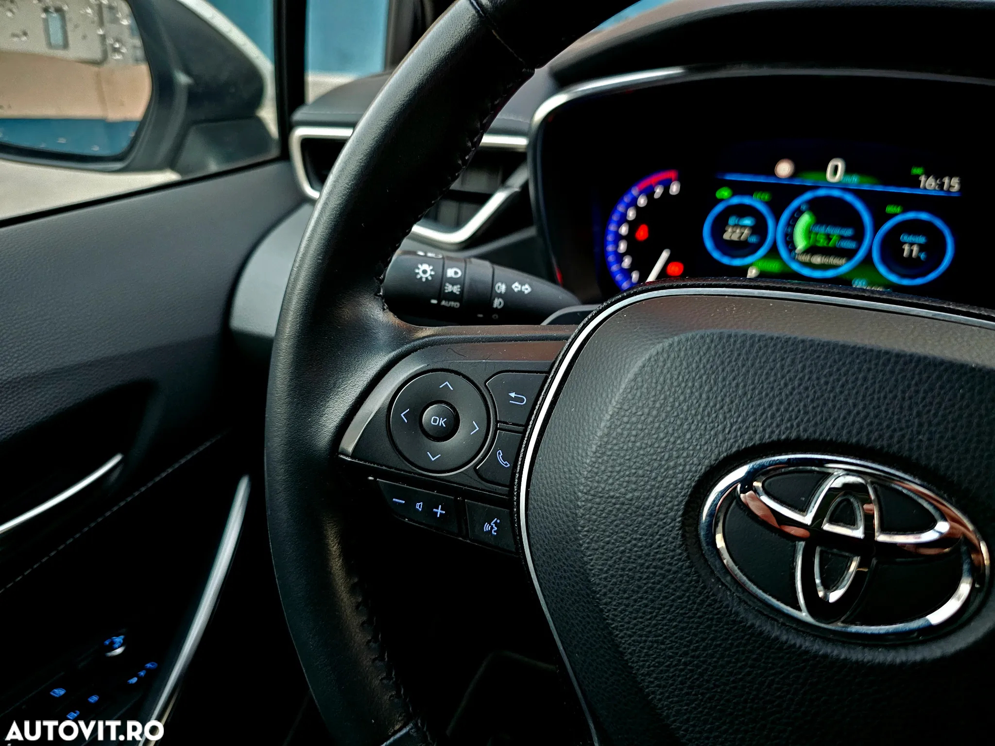 Toyota Corolla 2.0 HSD Exclusive Plus GR Sport Bi-Tone - 22