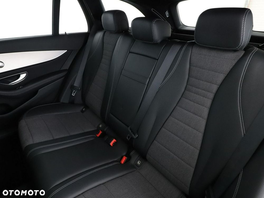 Mercedes-Benz Klasa E 300 de Avantgarde - 18