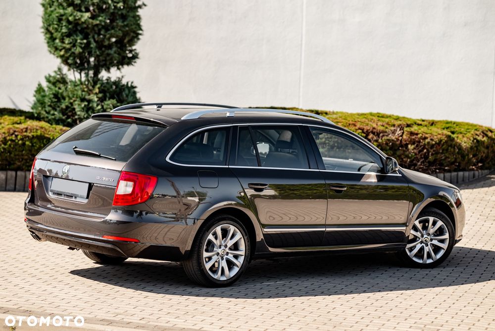 Skoda Superb 2.0 TDI Comfort DSG - 14