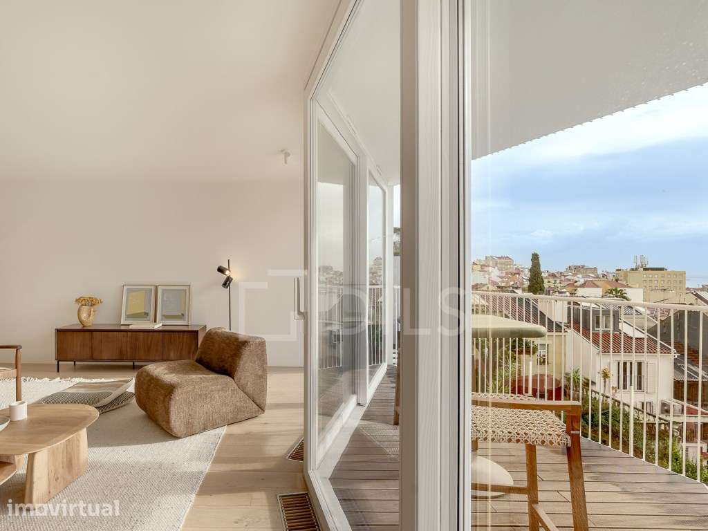Apartamento T3 duplex, com terraço e 2 estacionamentos, em Lisboa - Grande imagem: 3/57