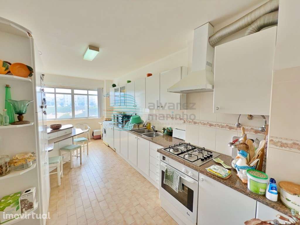 Apartamento T3 em frente ao Mar, com Varanda e Garagem na Praia de ... - Grande imagem: 2/23