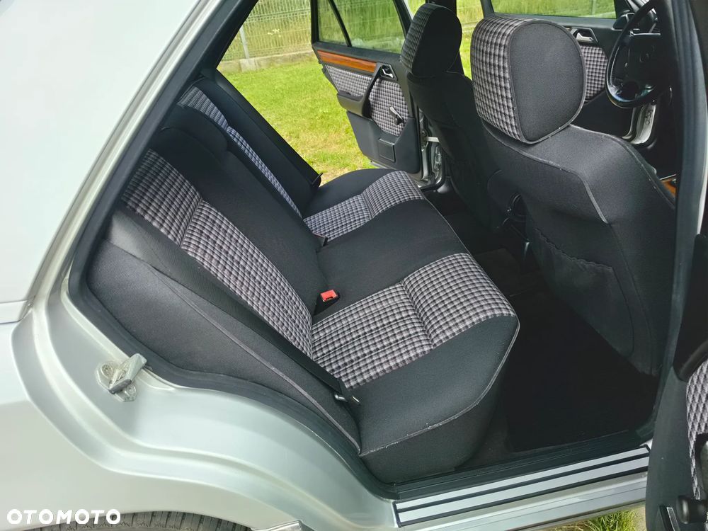 Mercedes-Benz Klasa E - 19