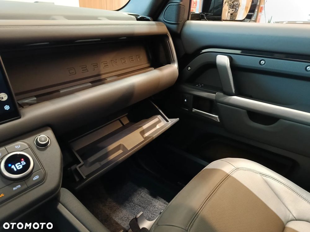 Land Rover Defender 130 5.0 P425 Outbound - 31