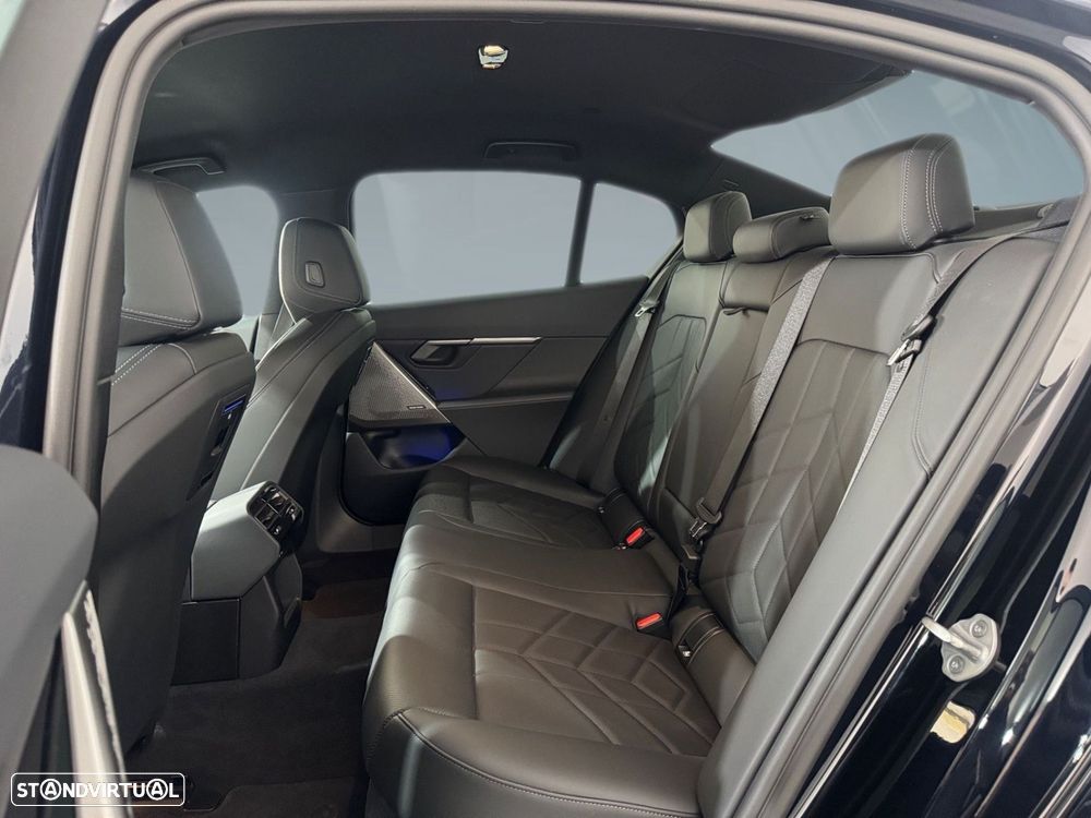 BMW 530 e Pack Desportivo M - 12