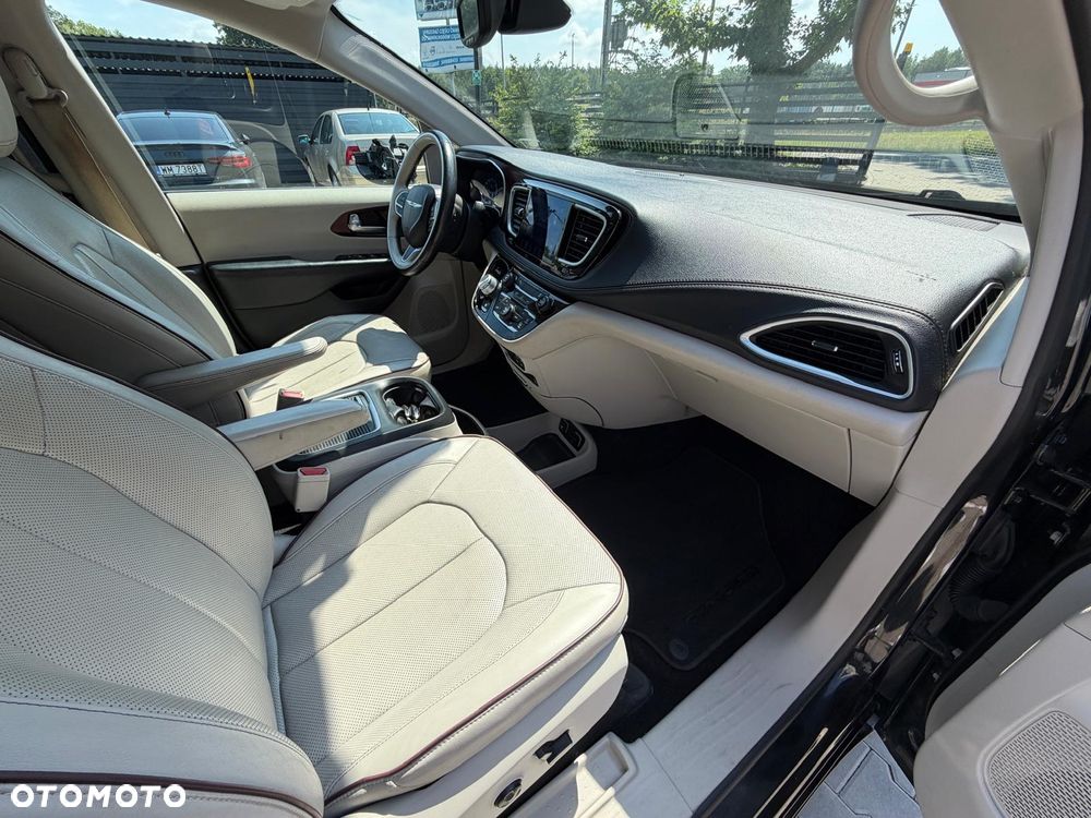 Chrysler Pacifica - 18