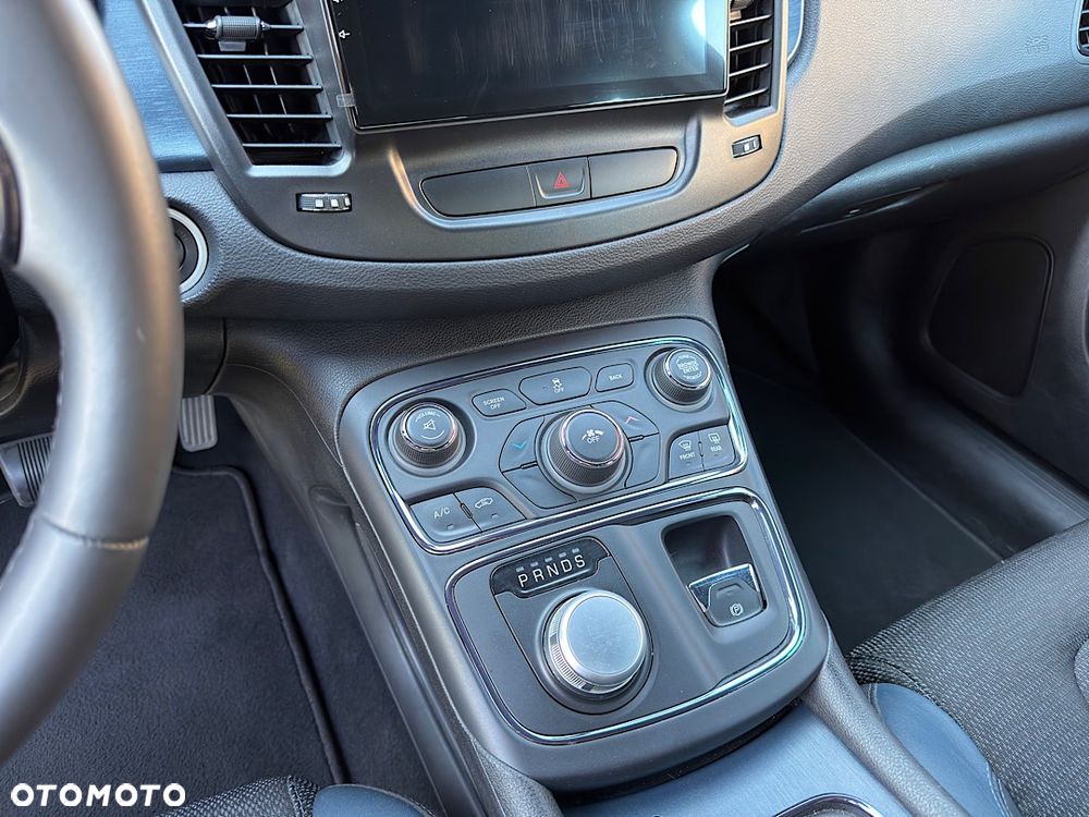 Chrysler 200 - 13