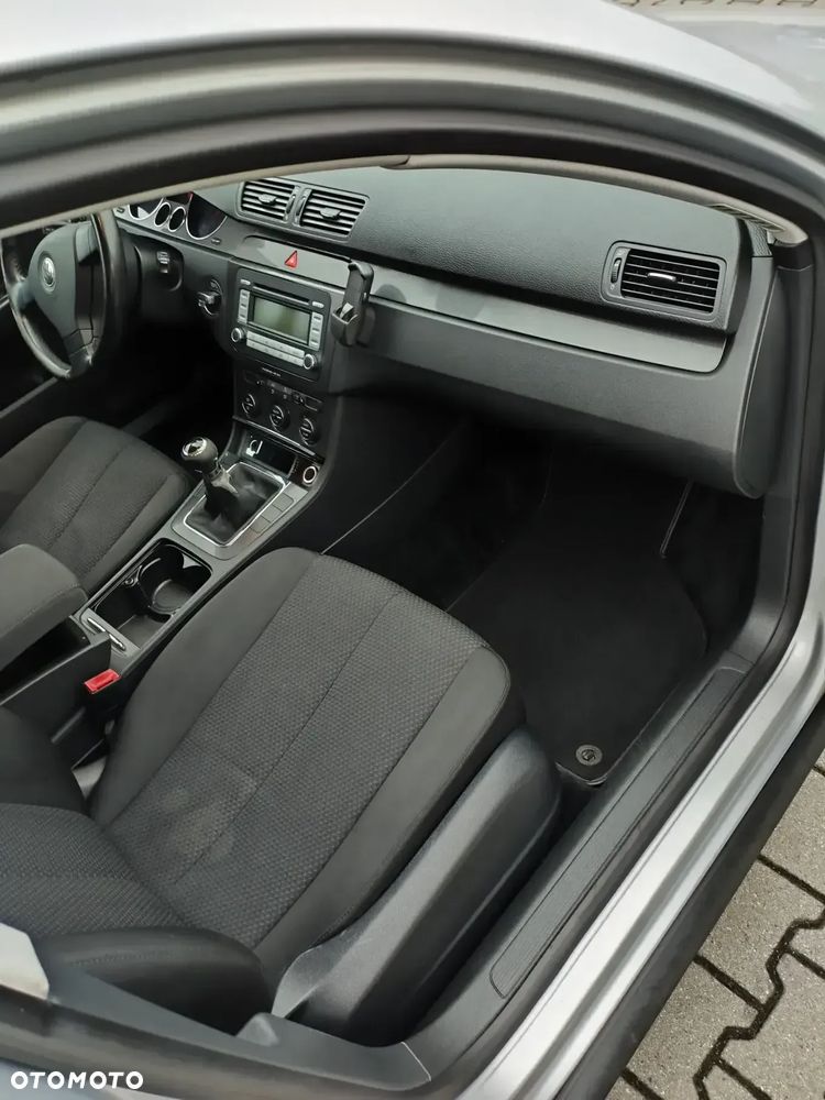 Volkswagen Passat 2.0 TDI DPF Comfortline - 9