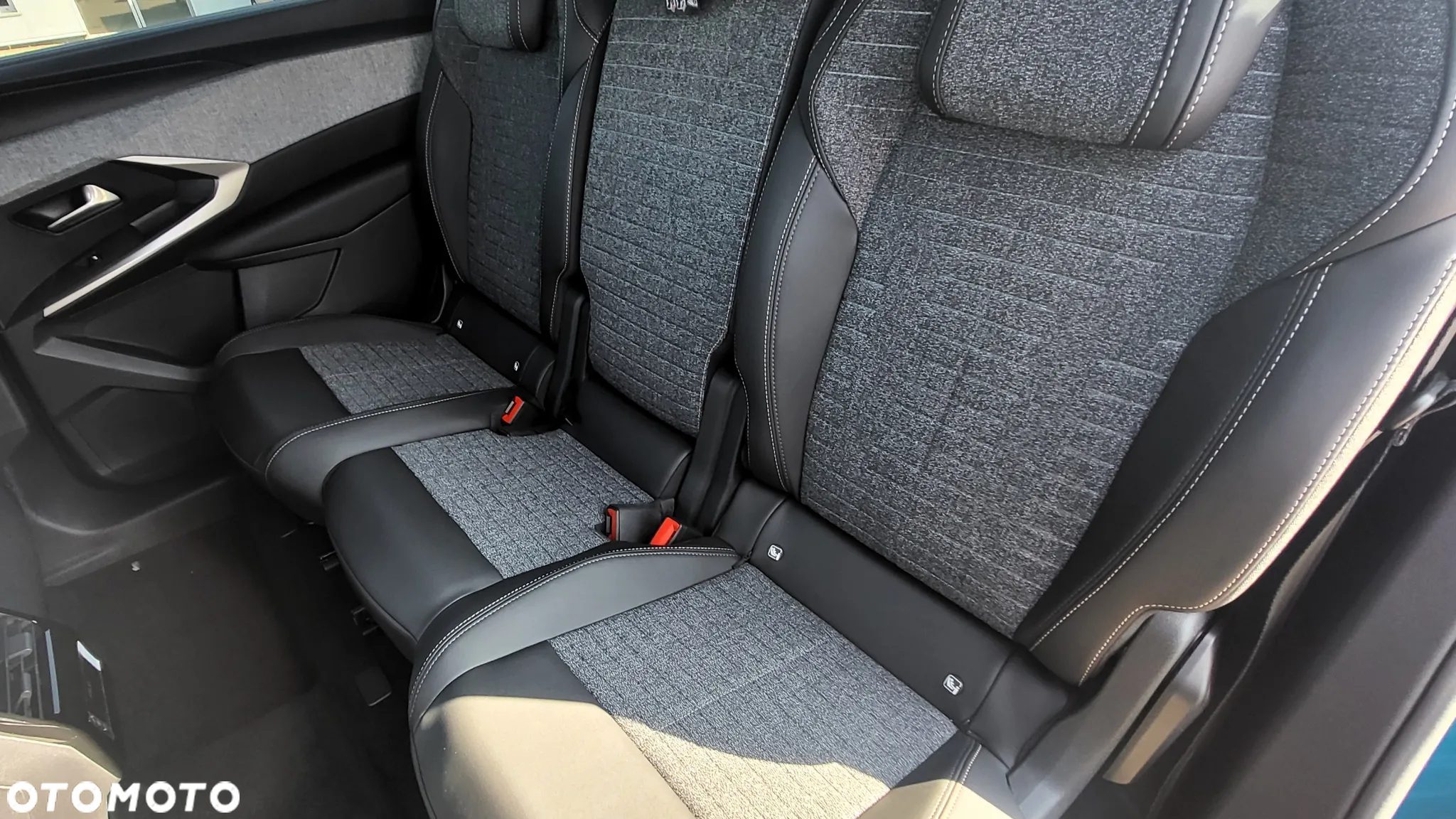 Peugeot 5008 1.2 PureTech mHEV Allure Pack S&S e-DCS6 - 17