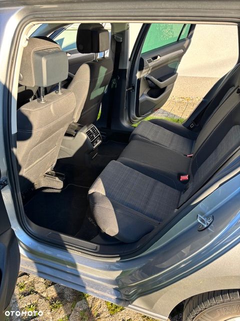 Volkswagen Passat 2.0 TDI SCR Comfortline - 12