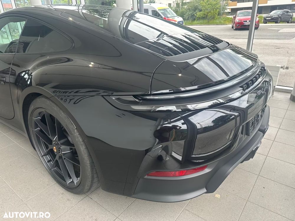 Porsche 911 Carrera 4 GTS PDK - 7