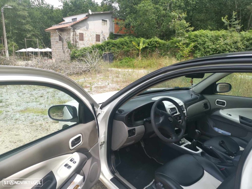 Nissan Almera 2.2 Di Sport - 2
