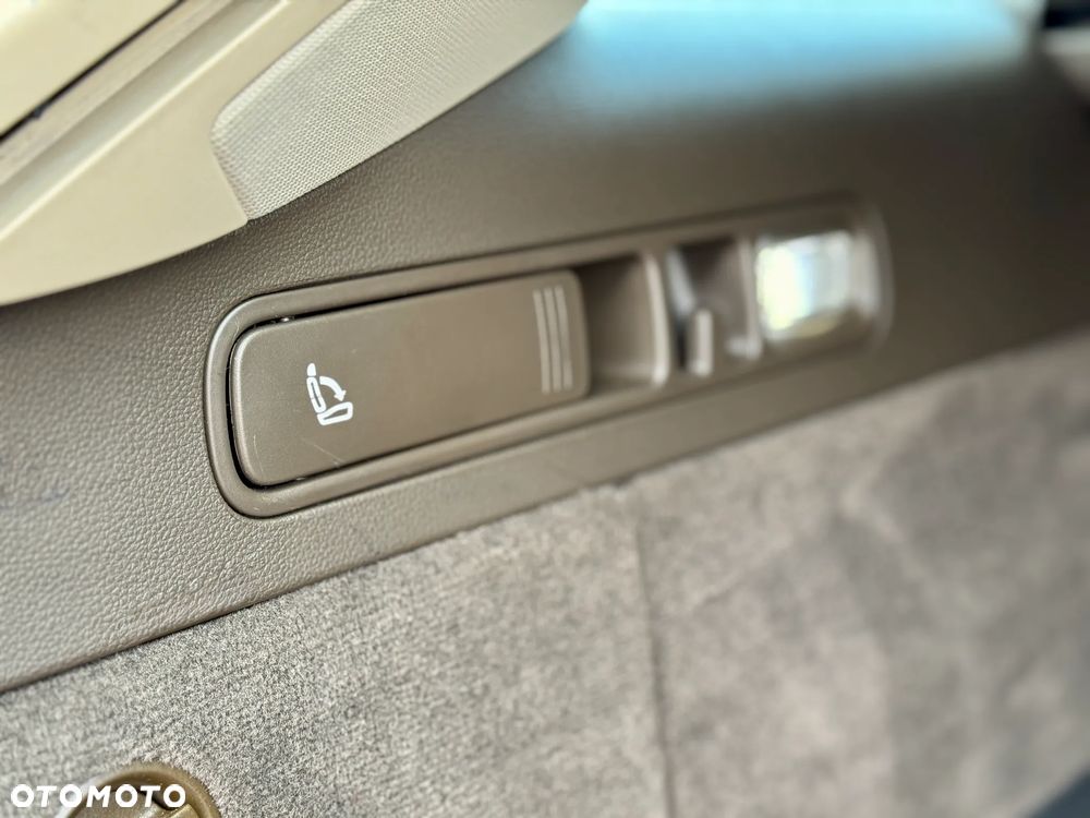 Audi A6 Avant 2.0 TDI Ultra S tronic - 29