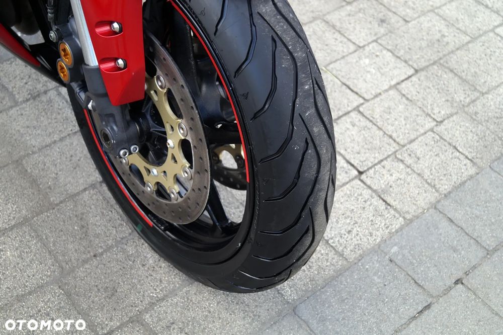 Yamaha R1 - 13