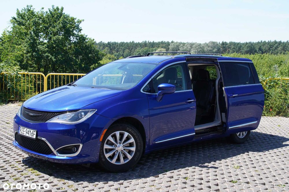 Chrysler Pacifica - 4