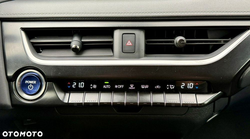 Lexus UX - 19