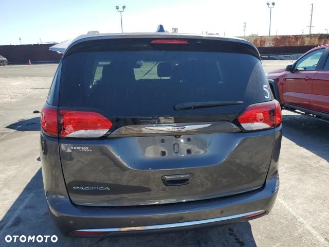 Chrysler Pacifica - 4